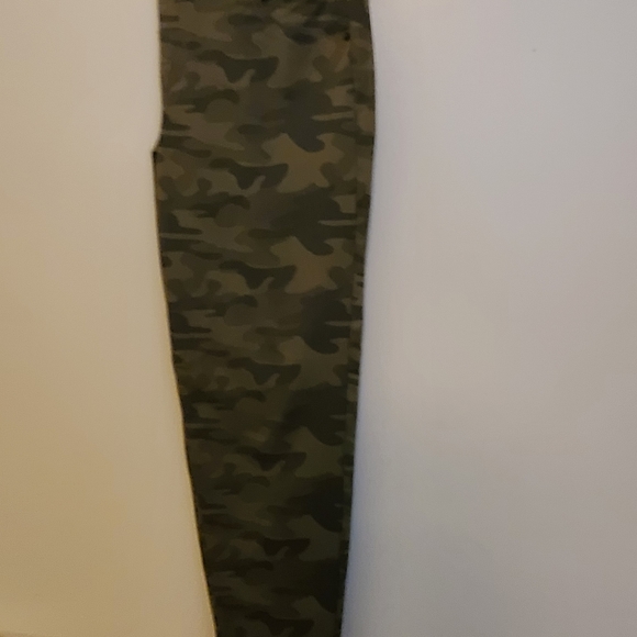 Avenue Skinny cammo jeggings size 16 new without tags. - Picture 1 of 6